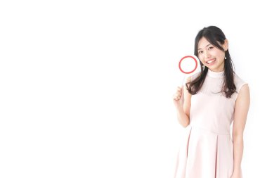 Genç bayanın imzası var.