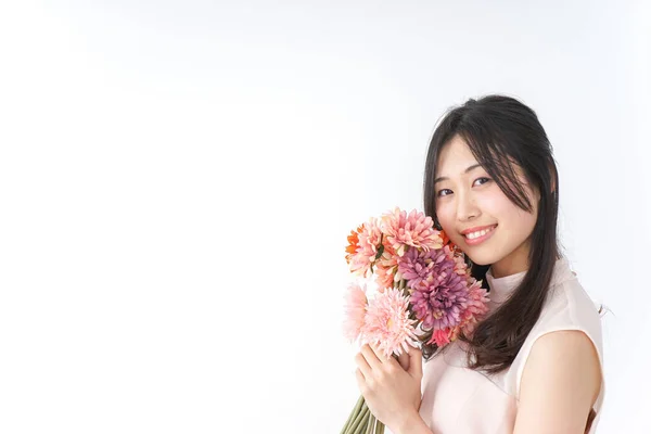 Junge Frau Mit Blumenstrauß — Stockfoto