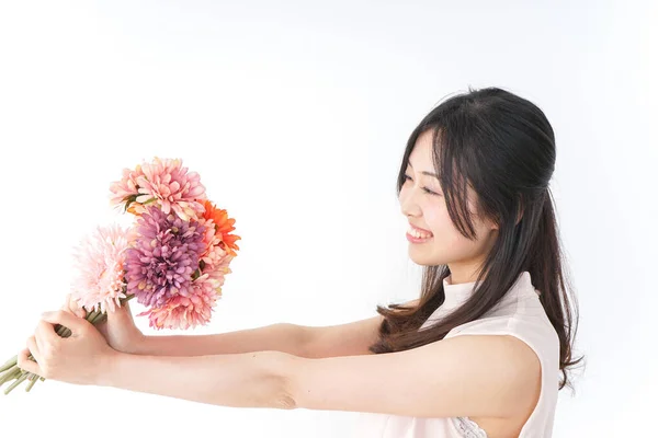 Mujer Joven Teniendo Ramo Flores — Foto de Stock