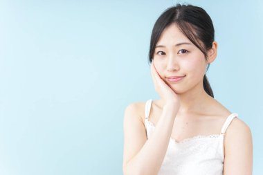 Kadın nemlendirici. Güzellik, nem görüntüsü.