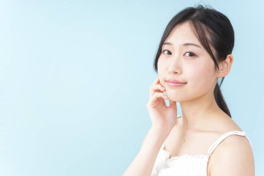 Kadın nemlendirici. Güzellik, nem görüntüsü.