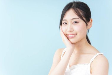 Kadın nemlendirici. Güzellik, nem görüntüsü.