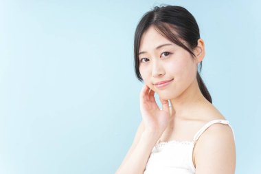 Kadın nemlendirici. Güzellik, nem görüntüsü.