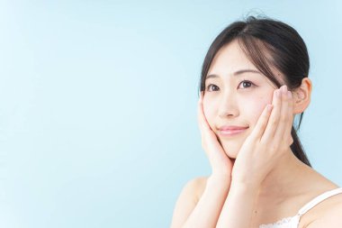 Kadın nemlendirici. Güzellik, nem görüntüsü.