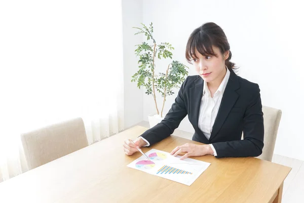 Porträt Einer Asiatischen Geschäftsfrau Isoliert Auf Weißem Hintergrund — Stockfoto