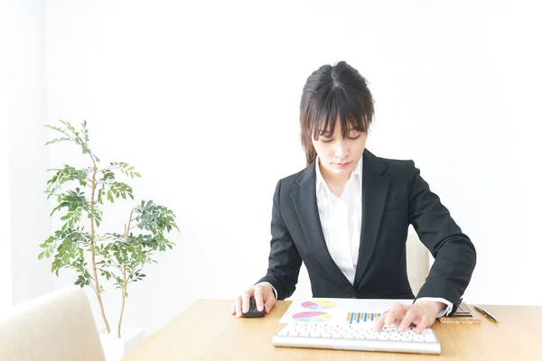 Porträt Einer Asiatischen Geschäftsfrau Isoliert Auf Weißem Hintergrund — Stockfoto