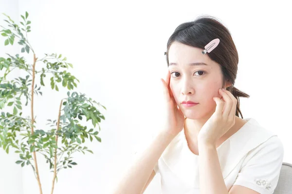 Jeune Femme Asiatique Appliquant Maquillage — Photo
