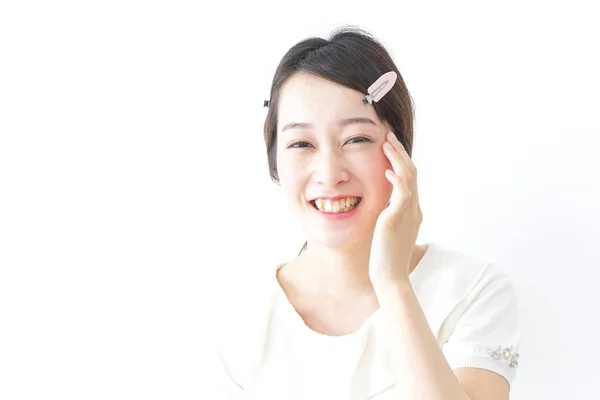 Mulher Asiática Jovem Aplicando Maquiagem — Fotografia de Stock