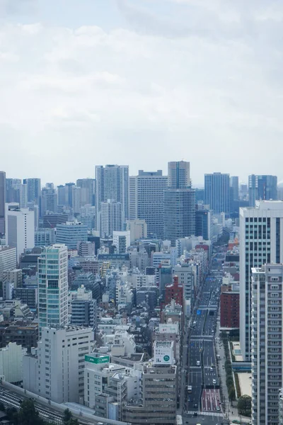 ビルや高層ビルが立ち並ぶ東京の風景 — ストック写真
