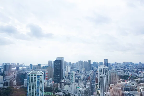 ビルや高層ビルが立ち並ぶ東京の風景 — ストック写真