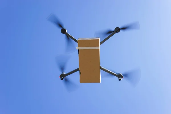 Uso Drone Para Entrega Aire Fondo Del Cielo Azul — Foto de Stock
