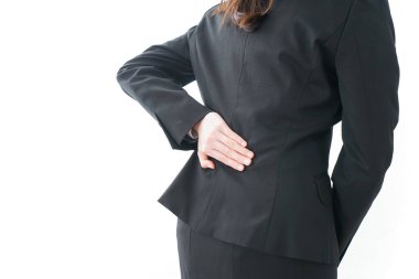 Beyazlara izole edilmiş Asyalı iş kadını portresi