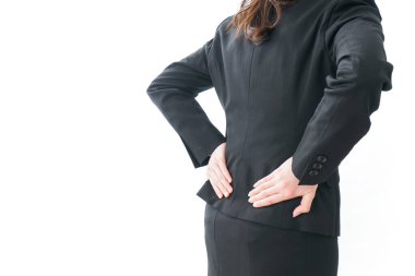 Sırt ağrısı çeken iş kadını