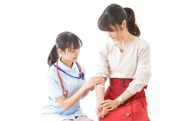 Nurse Putting Woman Drip — Stock Photo, Image