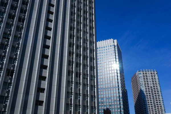 Torre Construção Contra Fundo Céu Azul — Fotografia de Stock