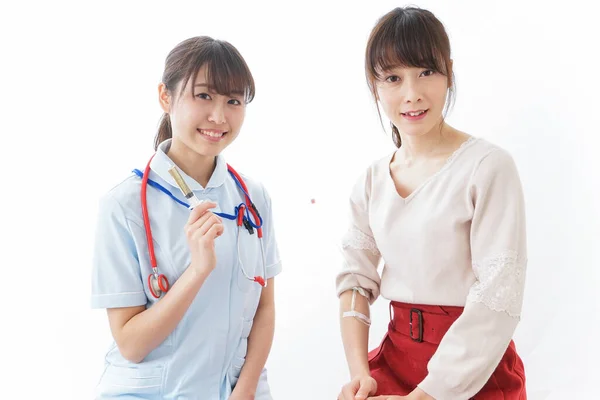 Προληπτική Εικόνα Εμβολιασμού Νεαρή Νοσοκόμα Και Ασθενής Της — Φωτογραφία Αρχείου