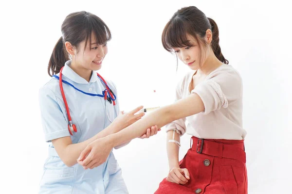 Imagem Inoculação Preventiva Jovem Enfermeira Seu Paciente — Fotografia de Stock