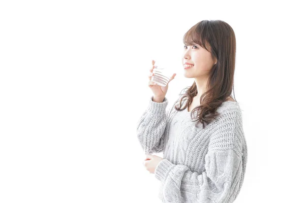 Mulher Bebendo Água Isolada Branco — Fotografia de Stock