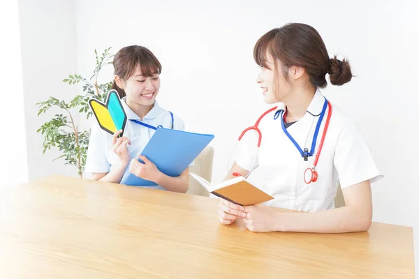 Deux Jeunes Femmes Infirmières Image — Photo