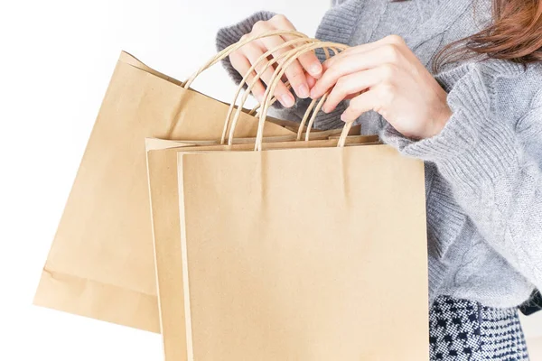 バッグを持つ女性ショッピングコンセプトの背景 — ストック写真