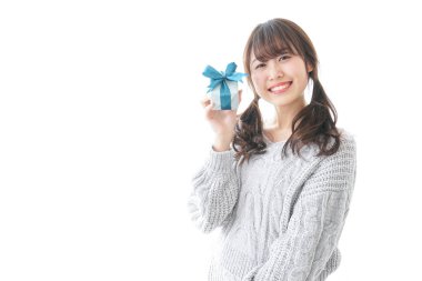 Kutusu olan bir kadın