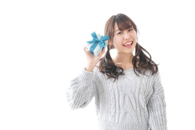 Kutusu olan bir kadın