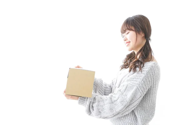 Mujer Teniendo Una Caja — Foto de Stock