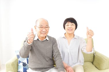 Yaşlı çift iyi işaret veriyor.