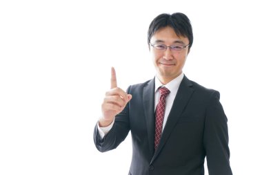 İşadamı bir şeye işaret ediyor 