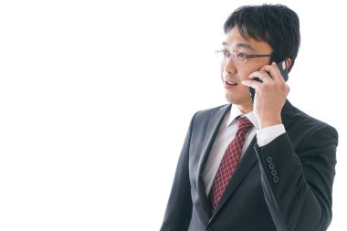 Beyazlar üzerinde izole edilmiş telefon işadamı