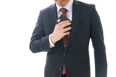 Akıllı telefon kullanarak iş adamının yakın plan görüntüsü 