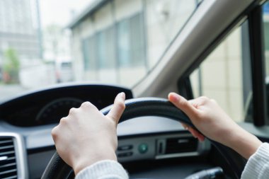 Kadın direksiyon simidi.