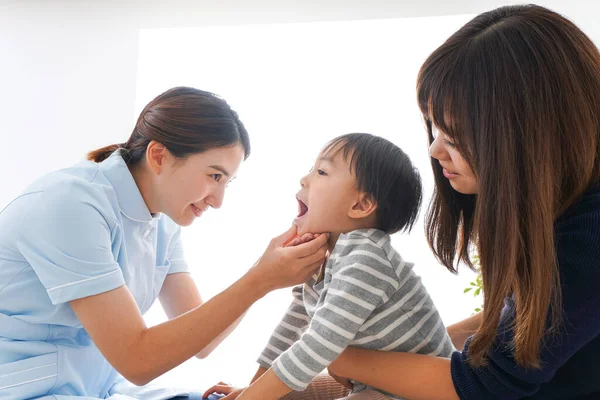 Zahnärztin Und Kind Klinik — Stockfoto