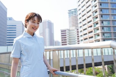 Genç, profesyonel bayan hemşire