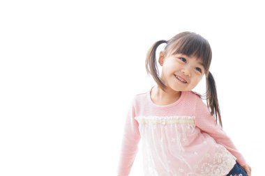 tapılası çocuk yalnız oynuyor