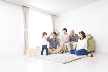 Asyalı Mutlu aile imajı