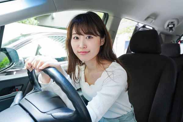 Azjatycki Kobieta Jazdy Samochód — Zdjęcie stockowe