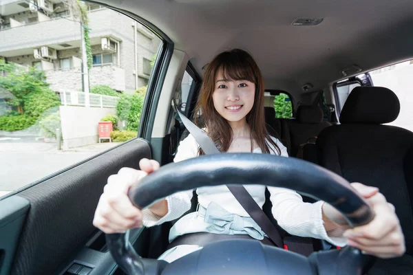 Aziatische Vrouw Rijden Auto — Stockfoto