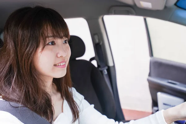 Asiático Mulher Condução Carro — Fotografia de Stock