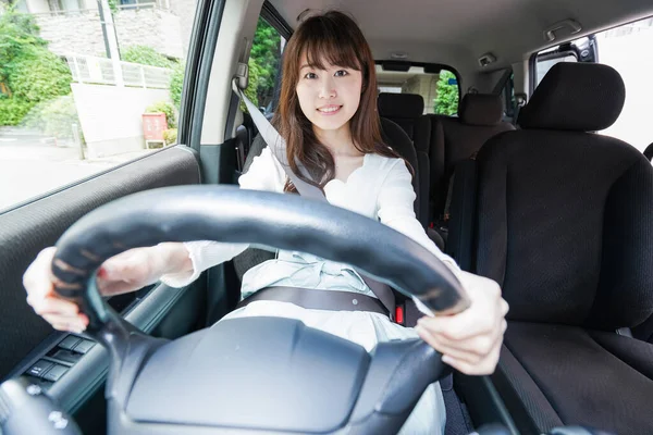 Asiático Mulher Condução Carro — Fotografia de Stock