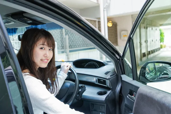 Azjatycki Kobieta Samochód — Zdjęcie stockowe