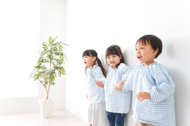 Anaokulunda oynayan çocuklar