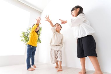 Anaokulunda oynayan çocuklar