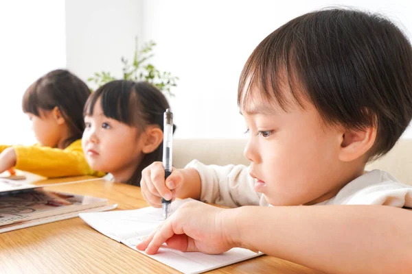 Kinder Spielen Kindergarten — Stockfoto