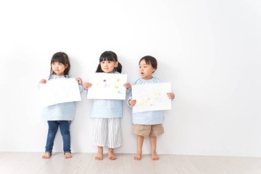 Anaokulunda oynayan çocuklar