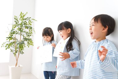 Anaokulunda oynayan çocuklar