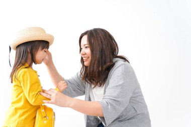 Annem anaokulu çocuğunu gönderiyor.