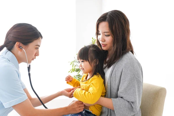 Niño Que Busca Atención Médica Hospital — Foto de Stock