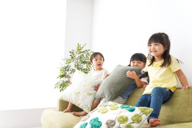 Anaokulunda oynayan çocuklar.