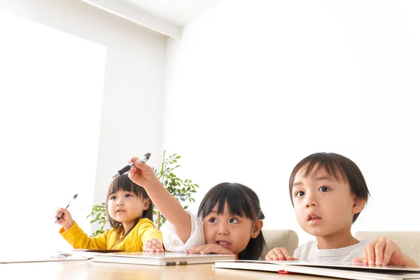 Niños Que Estudian Clase —  Fotos de Stock